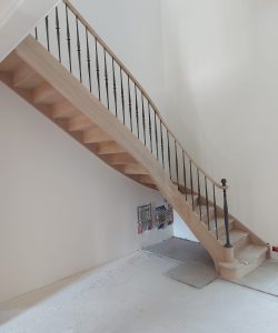 gamme prestige escalier en chene a limon debillarde rampe avec garniture balustre fer b714