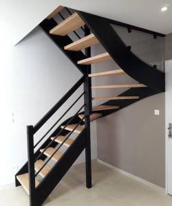 escalier bois noir demi tournant
